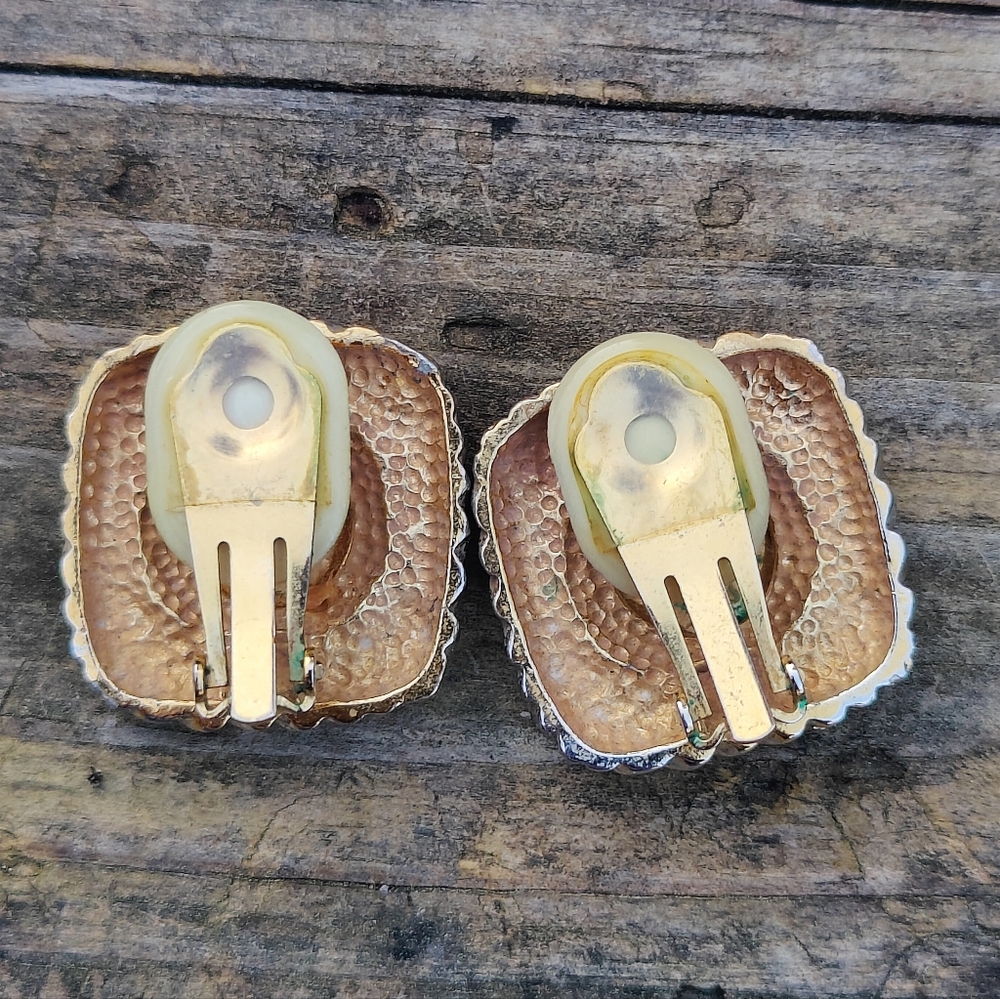 🪙Vintage Designer Silver And Gold Tone Coin Runway Earrings - Picture 3 of 5